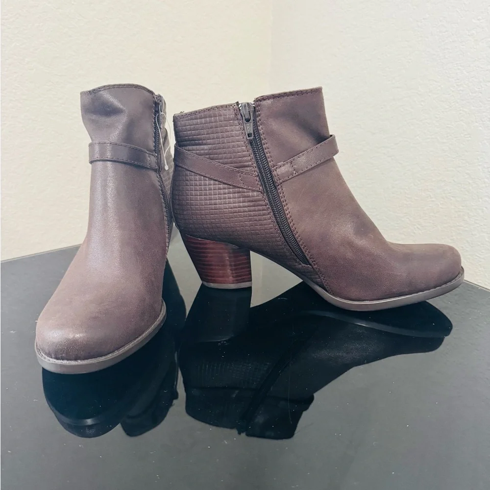 Women's Brown Ankle Boots - Picture 3 of 7